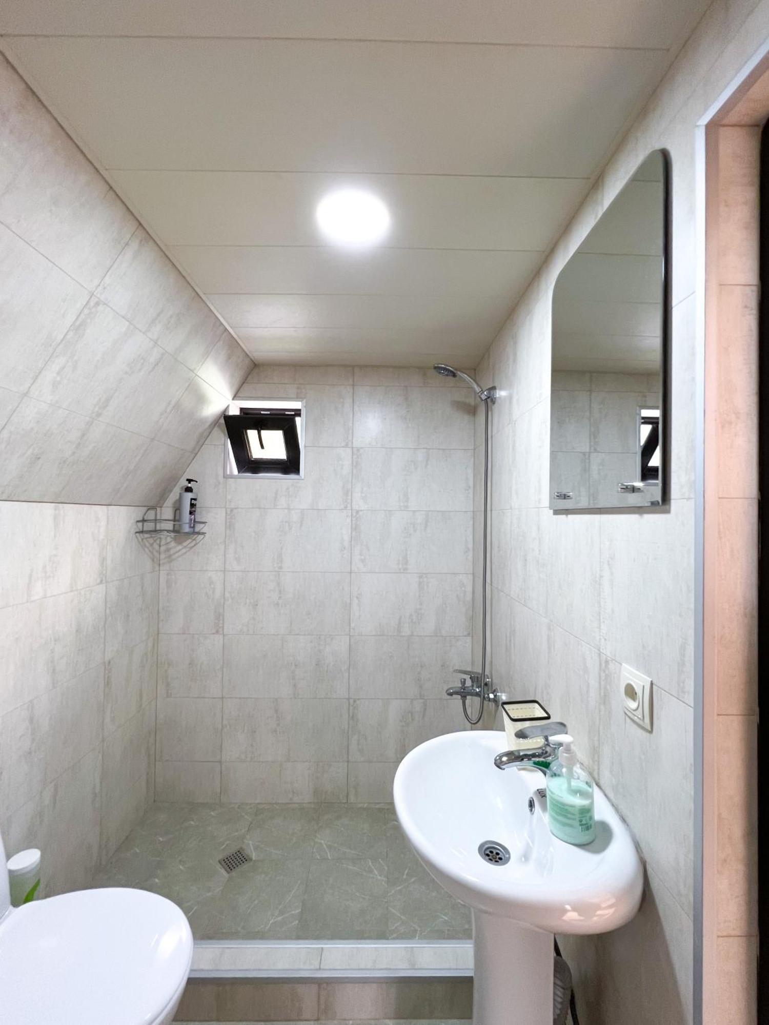 Pine Chalet Kazbegi Room photo